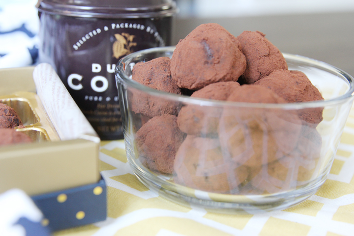 Mexican Hot Chocolate Truffles | www.brunchnbites.com