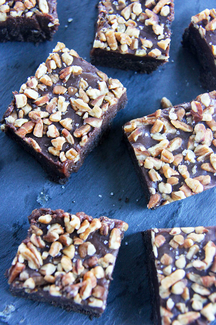 Curb your sweet tooth with these Salted Caramel Brownies - These brownies are pure bliss!