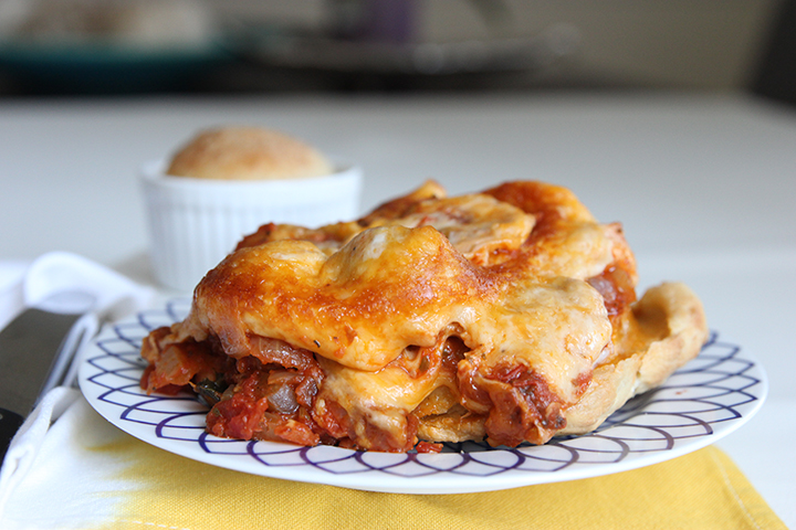 A twist on your regular pizza - meatball marinara pizza pot pie! Gooey goodness, no pizza cutter required, and easily customized with your favorite ingredients.