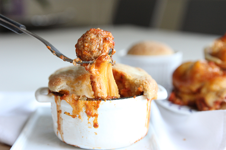 Meatball Marinara Pizza Pot pie | www.brunchnbites.com