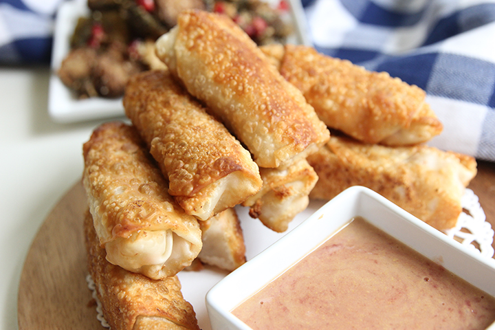 The best part of Thanksgiving? The leftovers! Recycle your leftover turkey and turn them into these turkey egg rolls with cranberry sauce that are perfect little appetizers. I'm sure you'll want to make these over and over again!