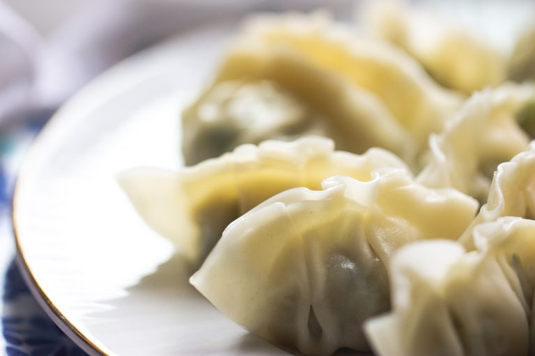 Pork and Cabbage Potstickers (鍋貼 GUOTIE, 餃子 JIAOZI)