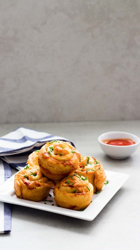 Easy pizza roll are perfect for your appetizer or your next gathering.