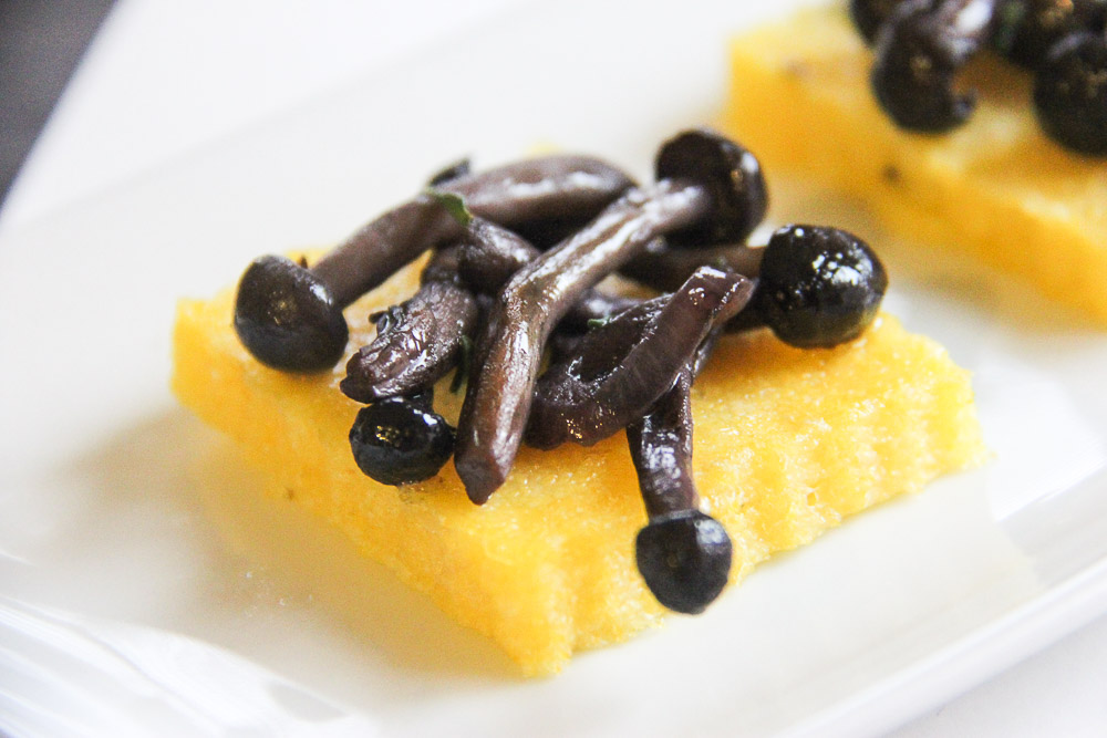 Just in time for the Big Game day, these polenta crostini with mushroom sauce is a perfect appetizer for a crowd or a small gathering. You won’t be able to stop at just one!