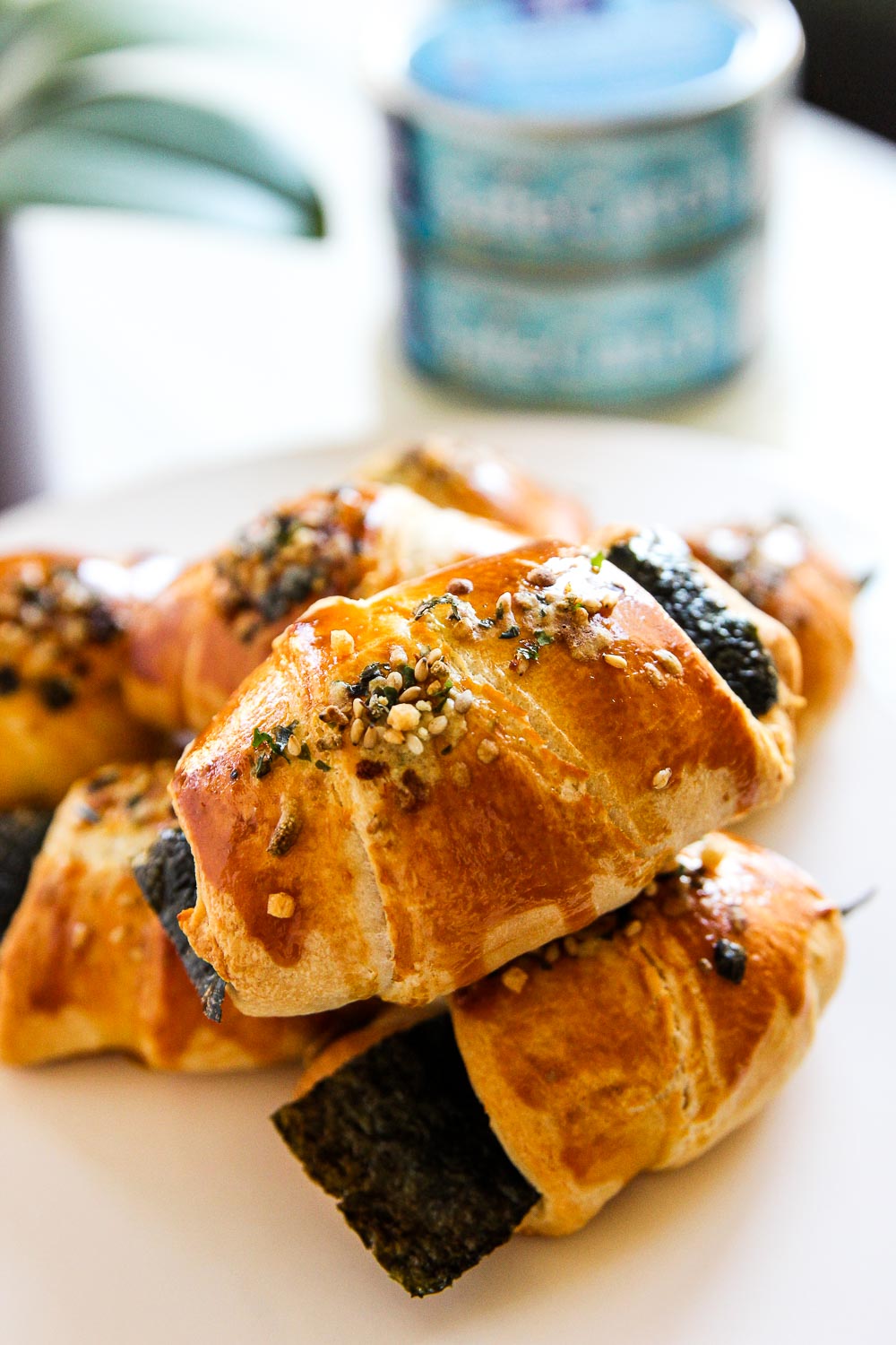 These delicious tuna croissants are the perfect treat for breakfast time or appetizer for your next party. With a little time and tuna, you can make this savory breakfast that will get your morning off to a fun start.