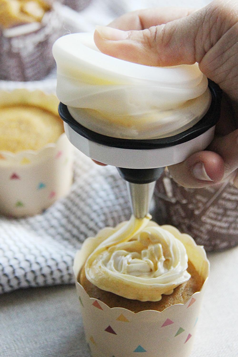 Best Pumpkin Spice Latte Cupcakes - they taste and smell just like the popular hot beverage. A perfect fall flavor combo!