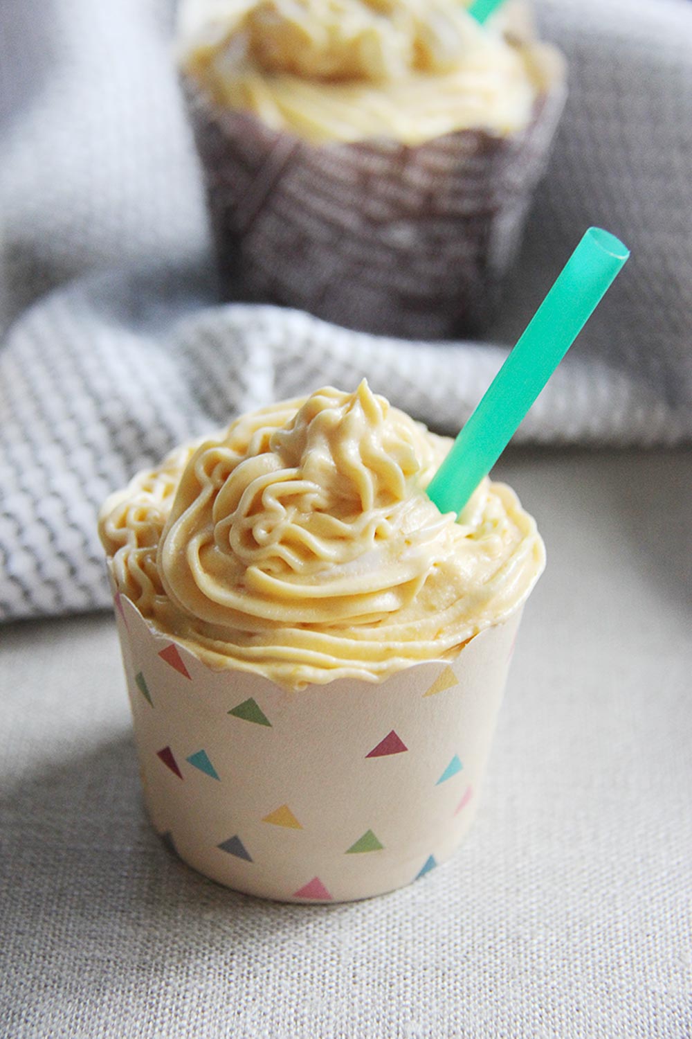 Pumpkin Spice Latte Cupcakes - they taste and smell just like the popular hot beverage. A perfect fall flavor combo!