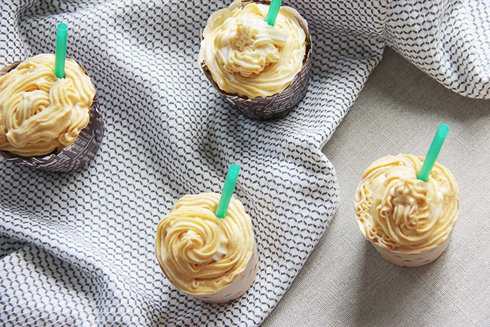 Best Pumpkin Spice Latte Cupcakes - they taste and smell just like the popular hot beverage. A perfect fall flavor combo!