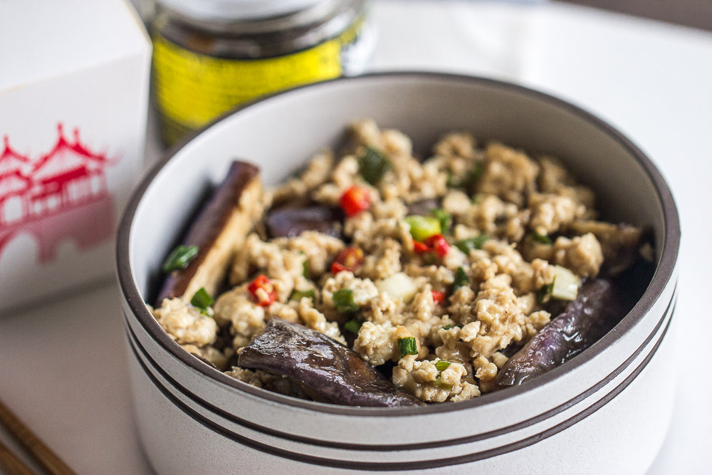 Very simple but delicious homey Chinese eggplants with ground beef that you can make in 15 minutes! Perfect to serve with a big bowl of rice!