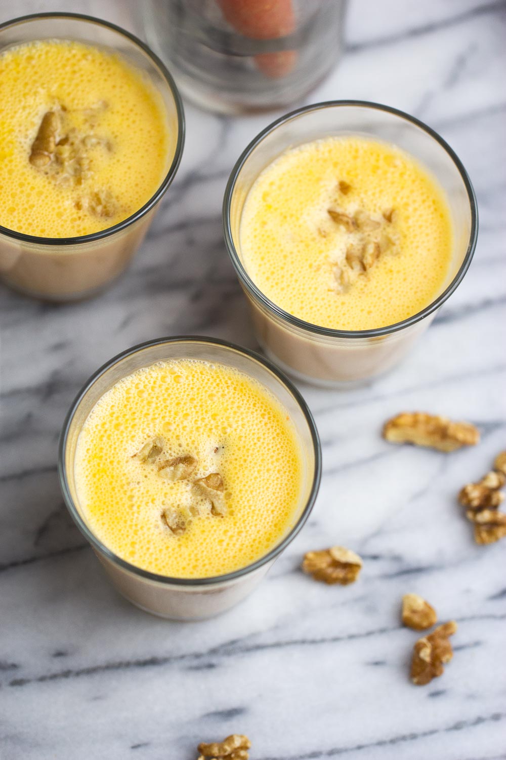 If one of your resolutions is to eat more veggies, this Carrot Cake Smoothie is full of antioxidants and vitamins, naturally sweet. A Carrot Cake Smoothie that tastes just like a slice of carrot cake! I can finally have my cake and drink it too…