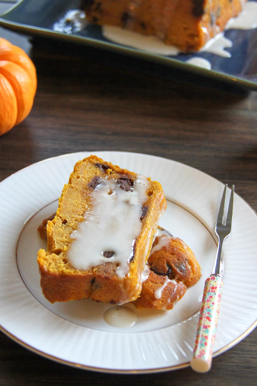 Pumpkin and chocolate makes a perfect duet, and this pumpkin chocolate tea bread makes a sweet treat for breakfast!