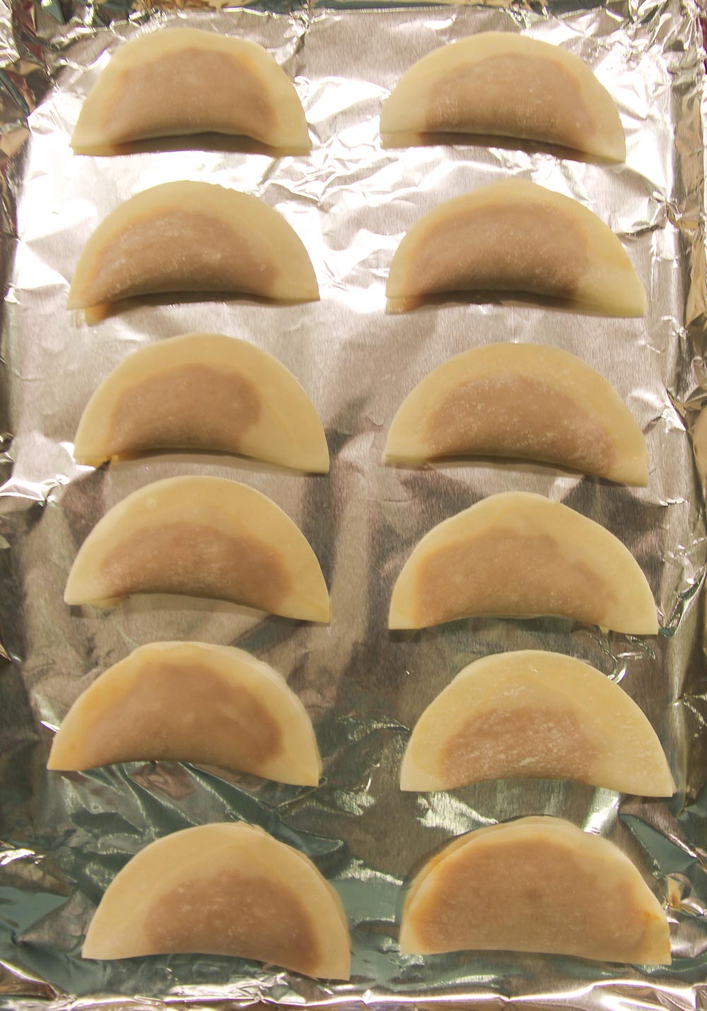 Light crispy pumpkin wonton with chocolate dipping sauce has a crispy outside and a delicious filling. Simple to put together and yet so impressive!