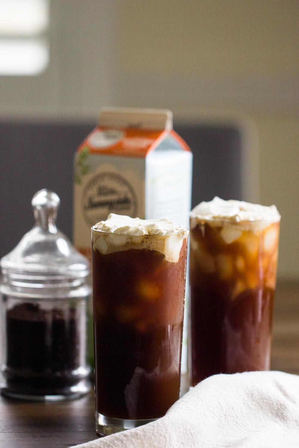 Cold-brew and sweet cream make a perfect duet any time of the day. This Starbucks vanilla sweet cream cold brew recipe is slightly sweet and totally refreshing! Perfect for breakfast with a side of croissant waffles or for tea time with pukis cake.