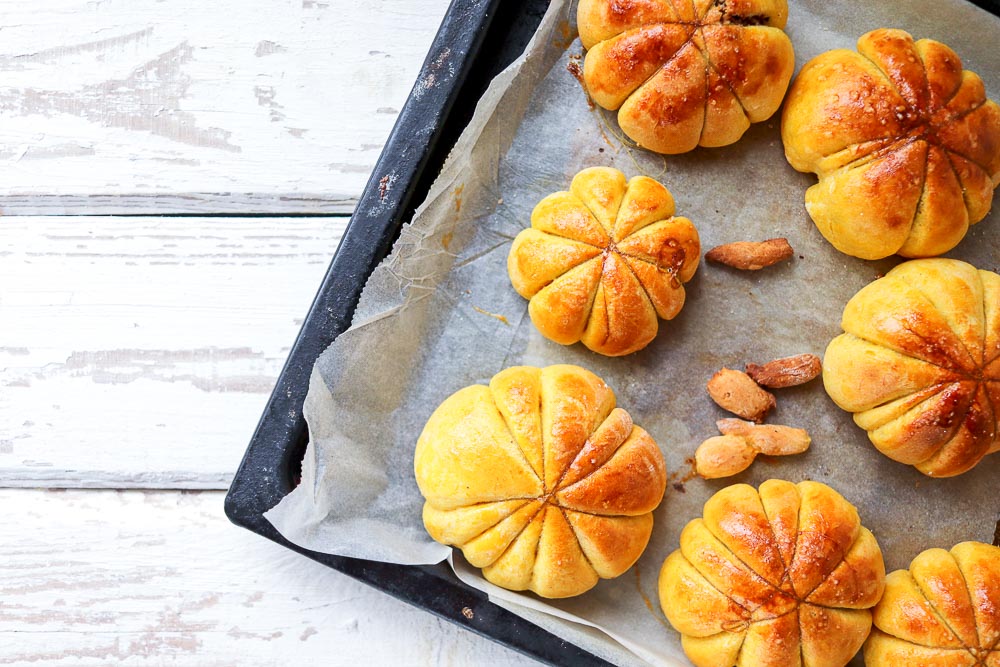 These stuffed pumpkin dinner rolls are perfect for any fall festivity. They are soft with a hint of pumpkin flavor and chocolate filling, and your family will LOVE these pumpkin dinner rolls!