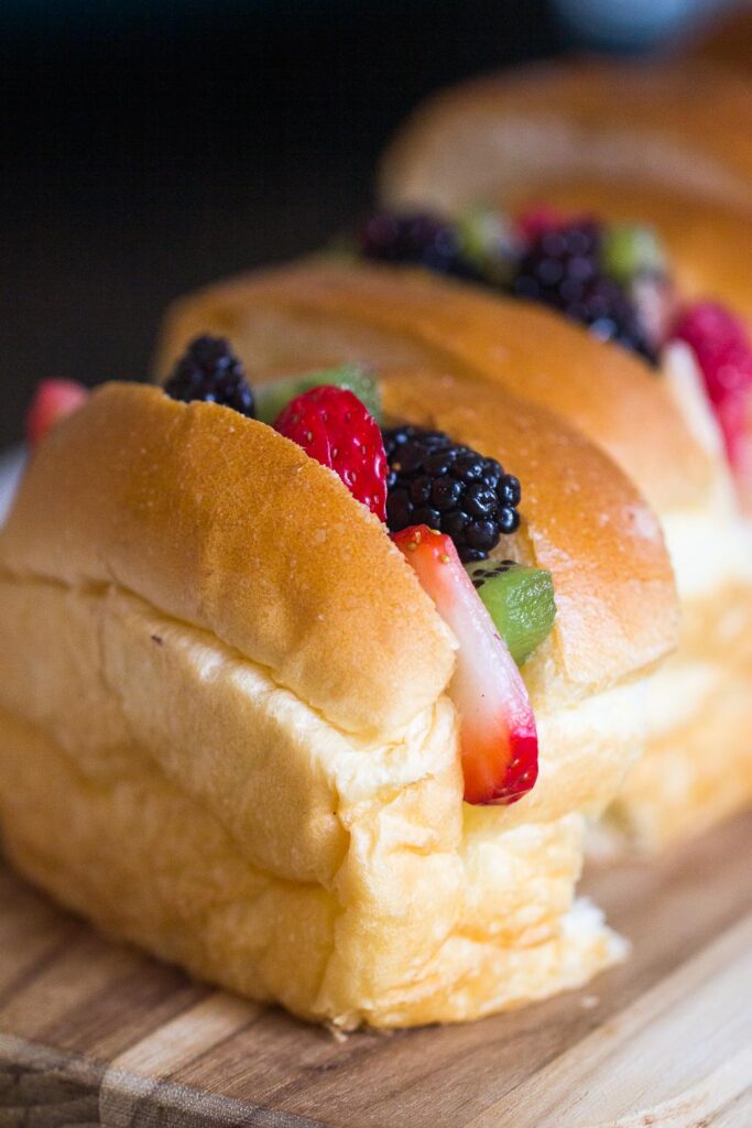 Quick, easy, and creamy Japanese fruit sandwich (fruit sando)