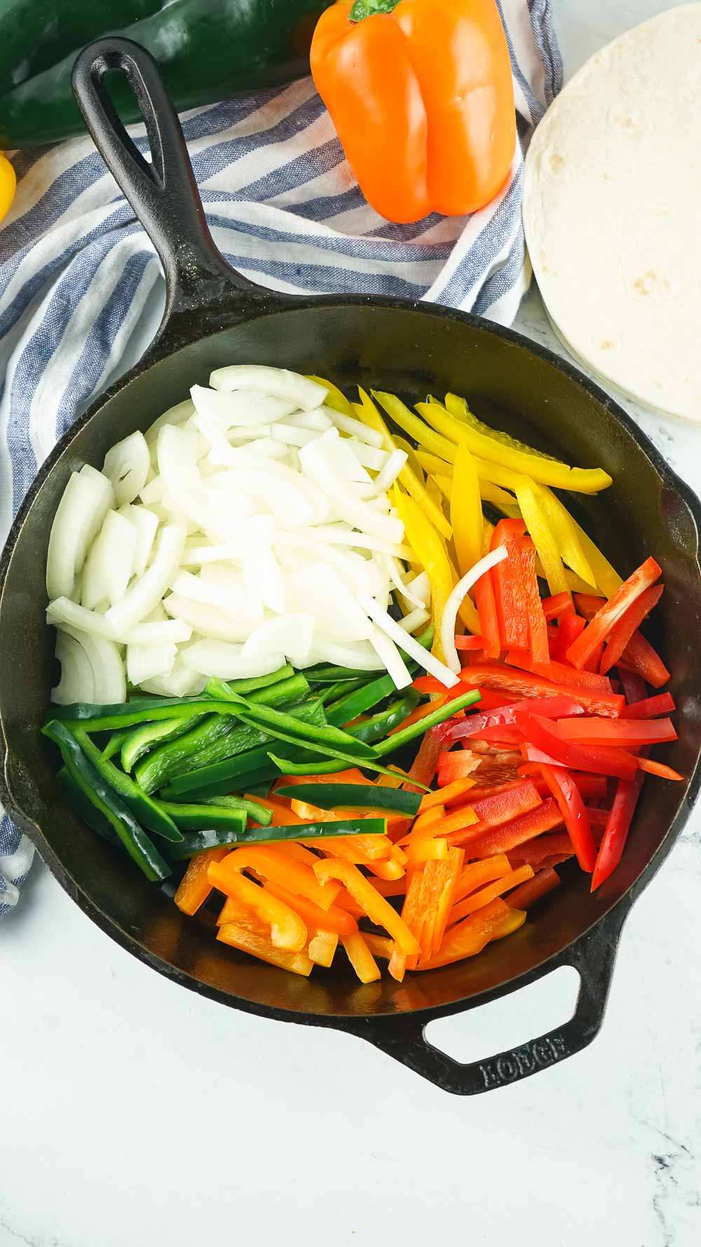 Looking for a quick 30-minute meal? This easy skillet chicken fajitas make a perfect weeknight dinner that can be served in so many ways!
