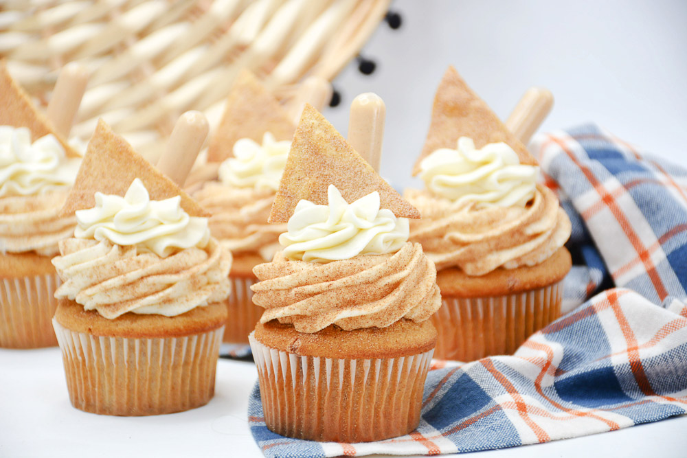 If you like cupcakes and you like horchata, buckle up. These horchata cupcakes with cinnamon frosting are soft, fluffy, and delicious. They are an instant staple in every house. For sure.