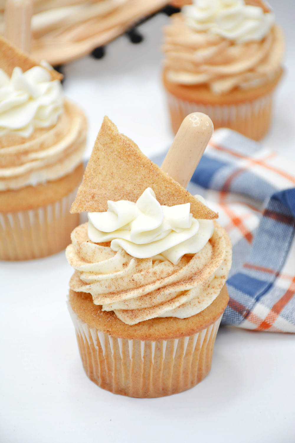 If you like cupcakes and you like horchata, buckle up. These horchata cupcakes with cinnamon frosting are soft, fluffy, and delicious. They are an instant staple in every house. For sure.