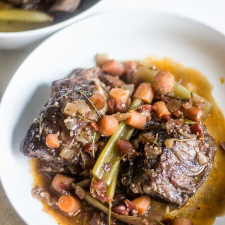 This Red Wine Slow Cooker Braised Beef Has Deep Flavors!