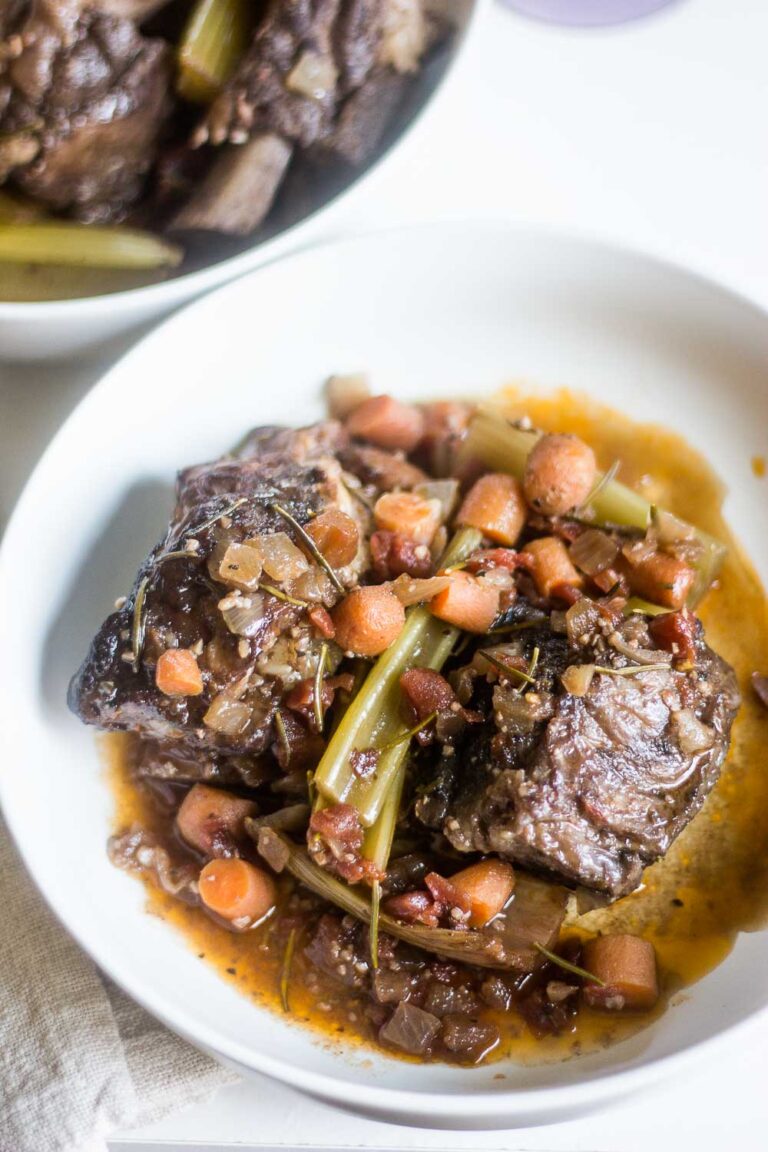 This red wine slow cooker braised beef has deep flavors!