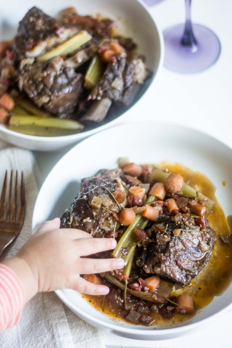 This red wine slow cooker braised beef has deep flavors!