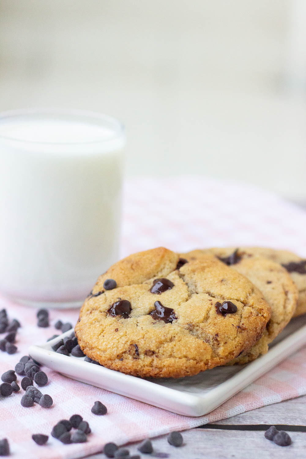 If you have an air fryer and enjoy chocolate chip cookies, then these air fryer chocolate chip cookies are for you! These air fryer cookies are a perfect ooey-gooey treat, and you are going to love these cookies!