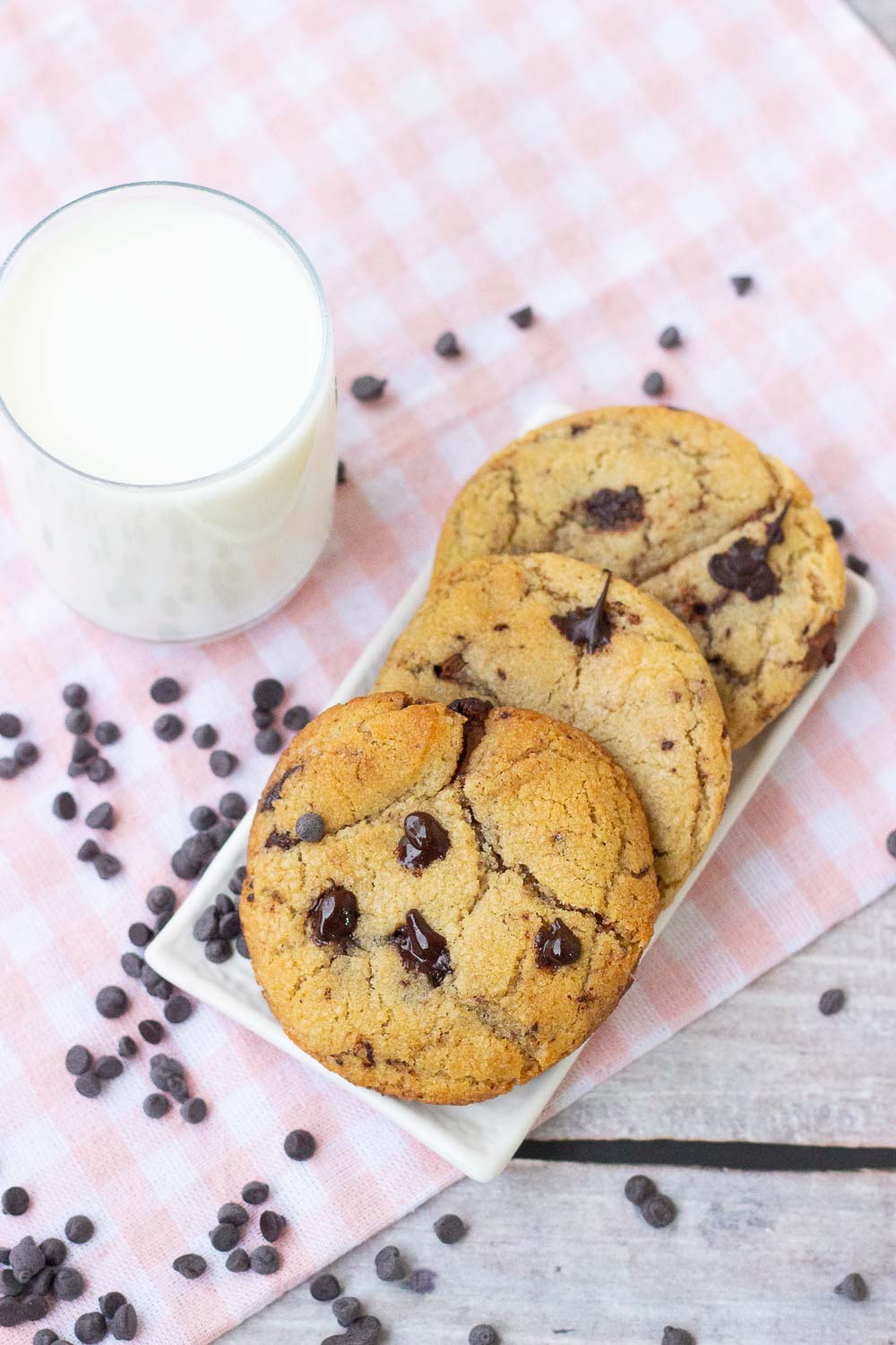 If you have an air fryer and enjoy chocolate chip cookies, then these air fryer chocolate chip cookies are for you! These air fryer cookies are a perfect ooey-gooey treat, and you are going to love these cookies!