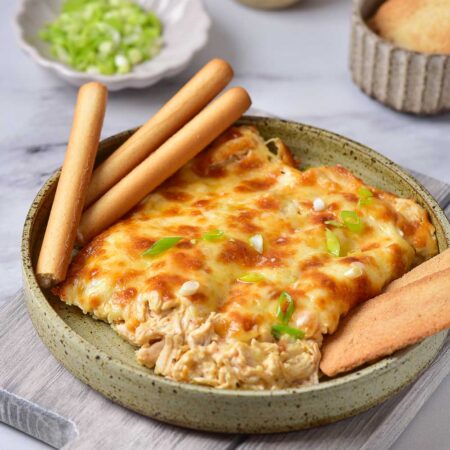 This Easy Baked Buffalo Chicken Dip Is Always A Crowd Pleaser