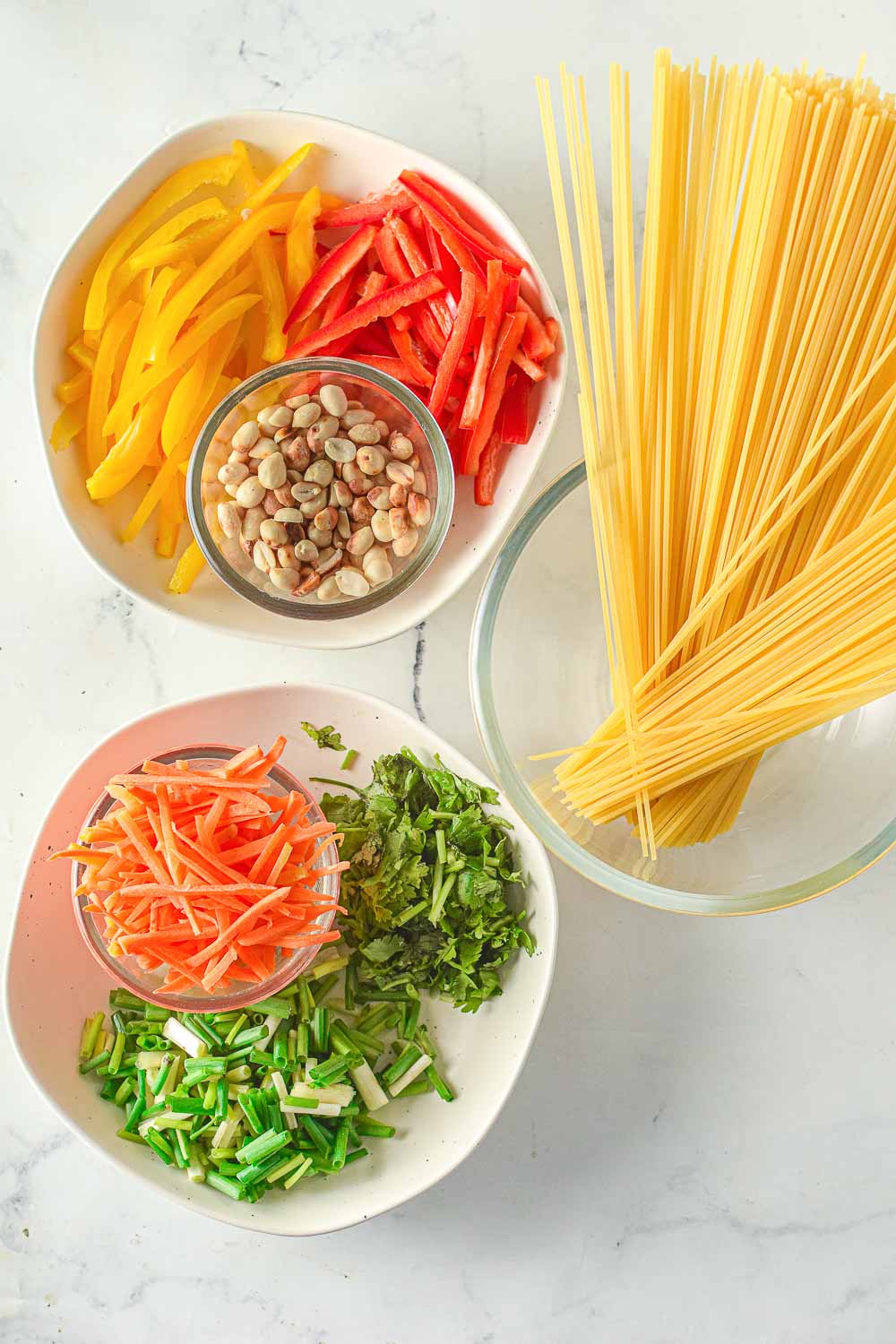 These Spicy Thai Peanut Noodles are so easy to make. It has the creamiest sauce that fits in perfectly for spicy food lovers. 