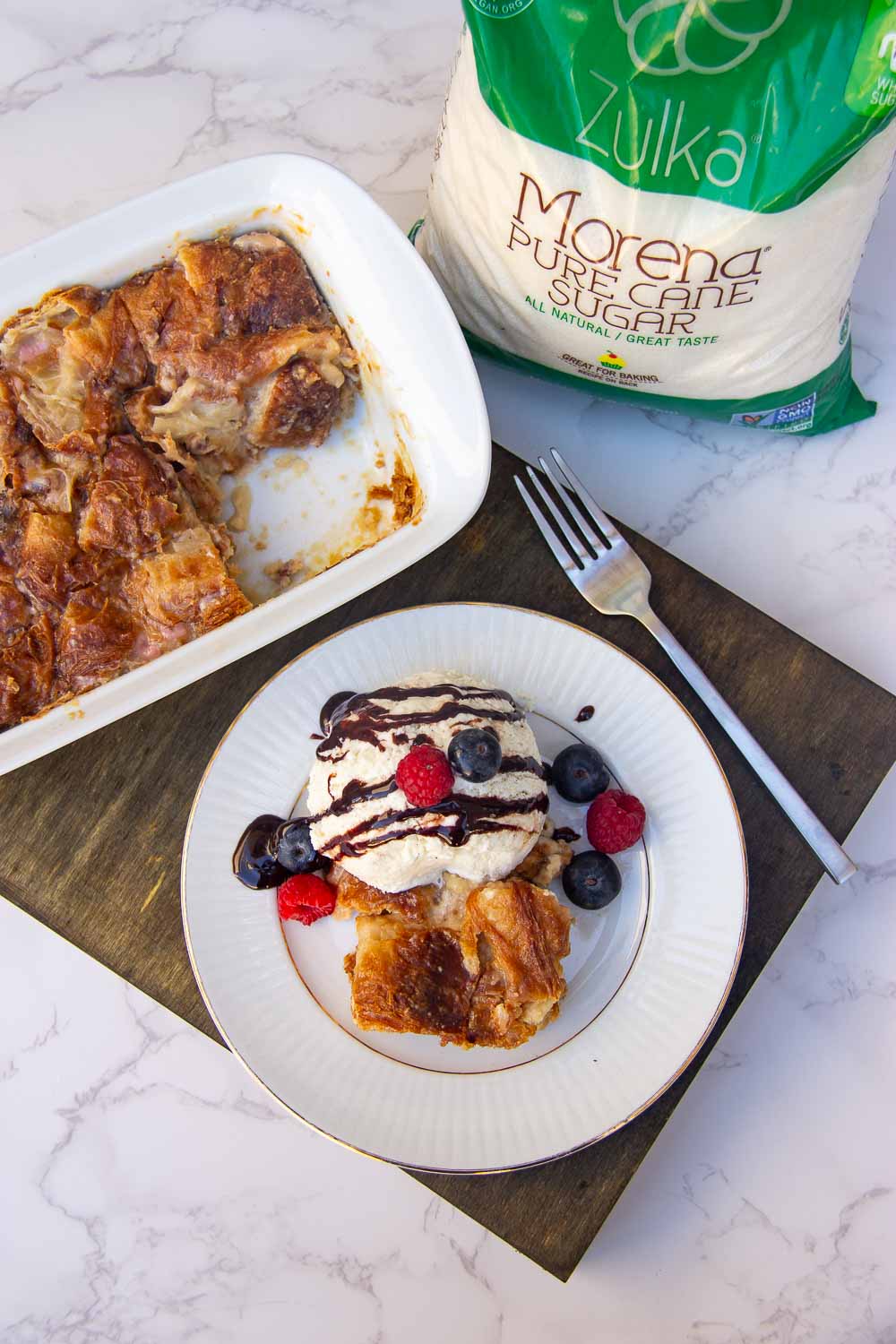 This overnight breakfast croissant casserole is so good and like a morning hug on your plate. It has the perfect mix of custard and bread pudding and is absolutely irresistible with all the fresh berries thrown in.