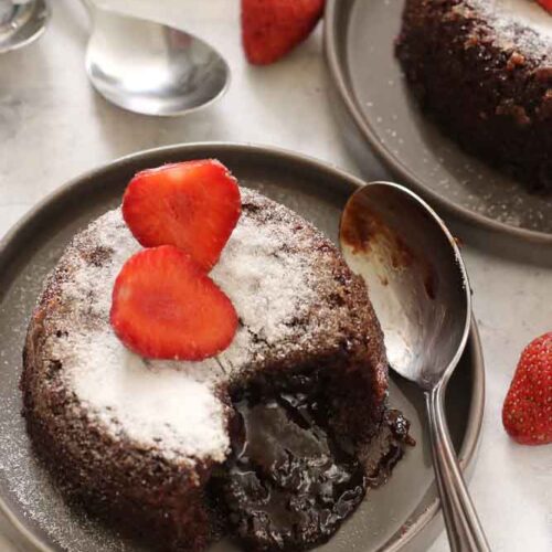 This fool proof chocolate hazelnut lava cake is addictive!