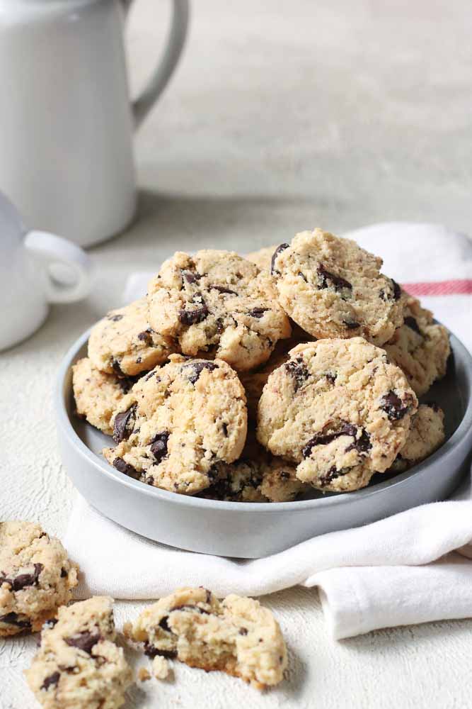 This Keto Chocolate Chip Cookie recipe gives all the flavors I crave without the guilt of cheating on my keto diet. Ready in just 30 minutes.
