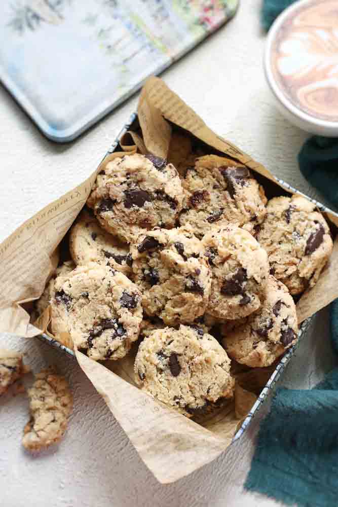This Keto Chocolate Chip Cookie recipe gives all the flavors I crave without the guilt of cheating on my keto diet. Ready in just 30 minutes.