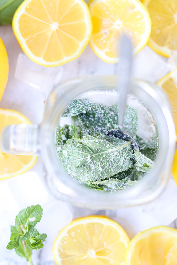 Healthy non-alcoholic mocktail with collagen and fruit