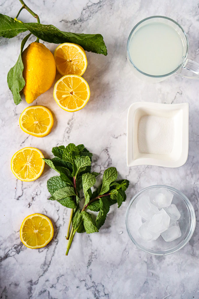 Healthy non-alcoholic mocktail with collagen and fruit