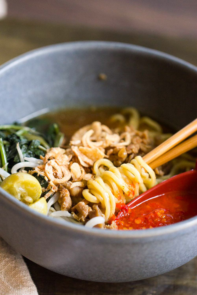 Quick and flavorful easy mie kangkung recipe — stir-fried noodles with fresh kangkung, savory garlic sauce, and easy swaps for healthy or high-protein meals.