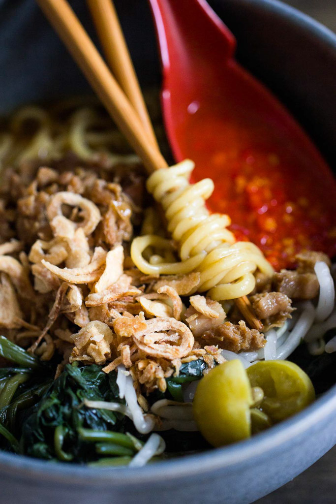 Quick and flavorful easy mie kangkung recipe — stir-fried noodles with fresh kangkung, savory garlic sauce, and easy swaps for healthy or high-protein meals.