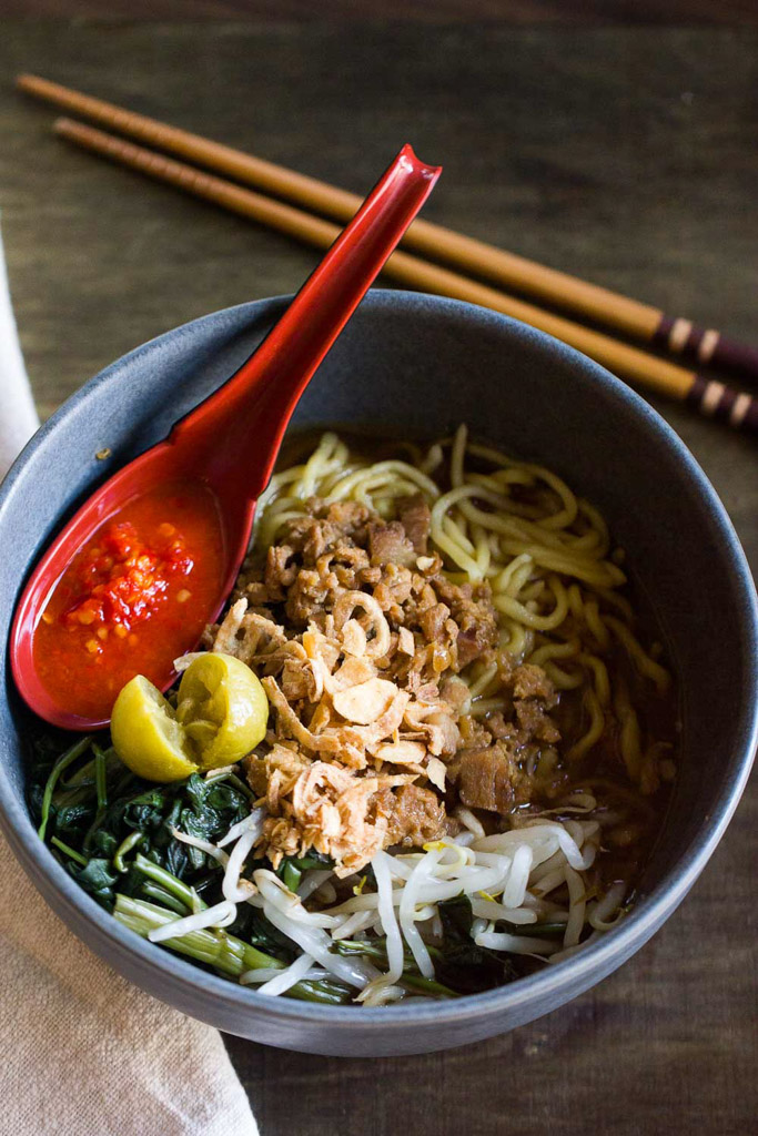 Quick and flavorful easy mie kangkung recipe — stir-fried noodles with fresh kangkung, savory garlic sauce, and easy swaps for healthy or high-protein meals.