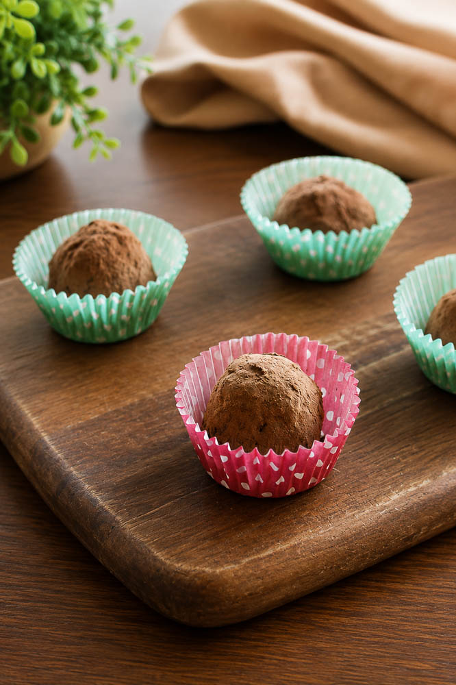These Champagne Chocolate Truffles are rich, silky, and surprisingly simple to make with dark chocolate, heavy cream, butter, and a splash of bubbly. 