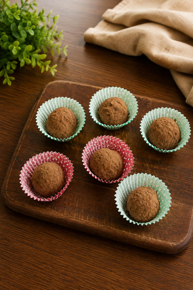 These Champagne Chocolate Truffles are rich, silky, and surprisingly simple to make with dark chocolate, heavy cream, butter, and a splash of bubbly. 