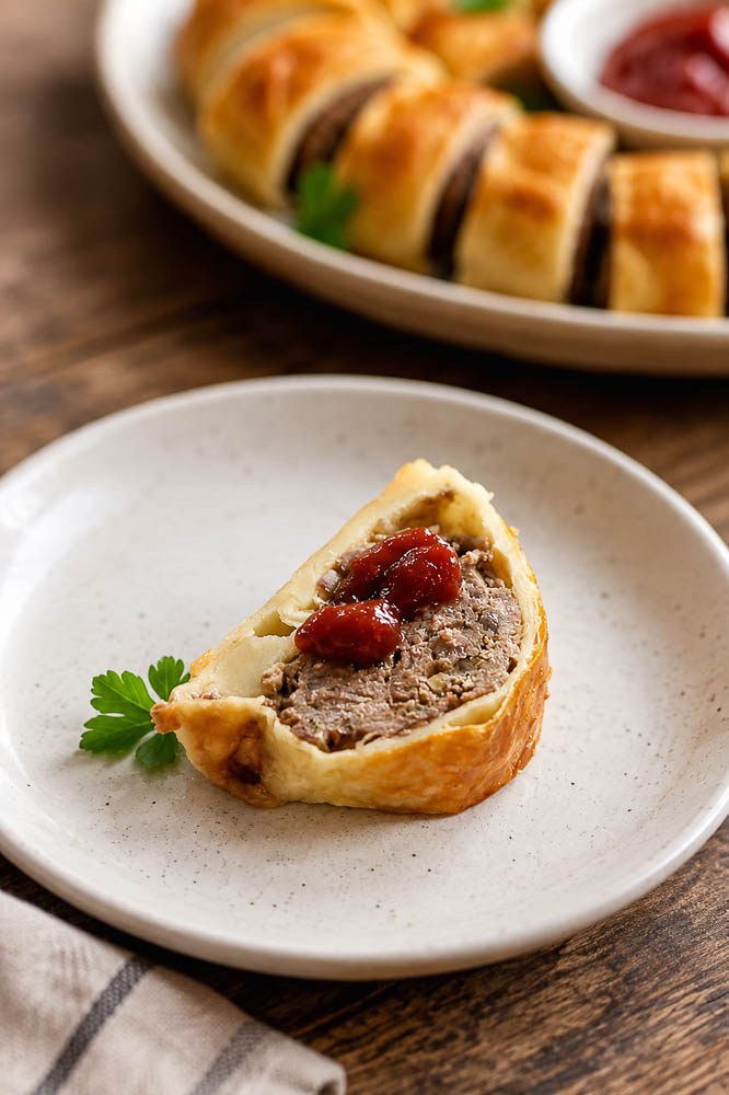 These Mini Beef Bites wrap a savory ground beef and mushroom filling in flaky puff pastry for an easy appetizer that’s crisp outside, juicy inside, and full of flavor.